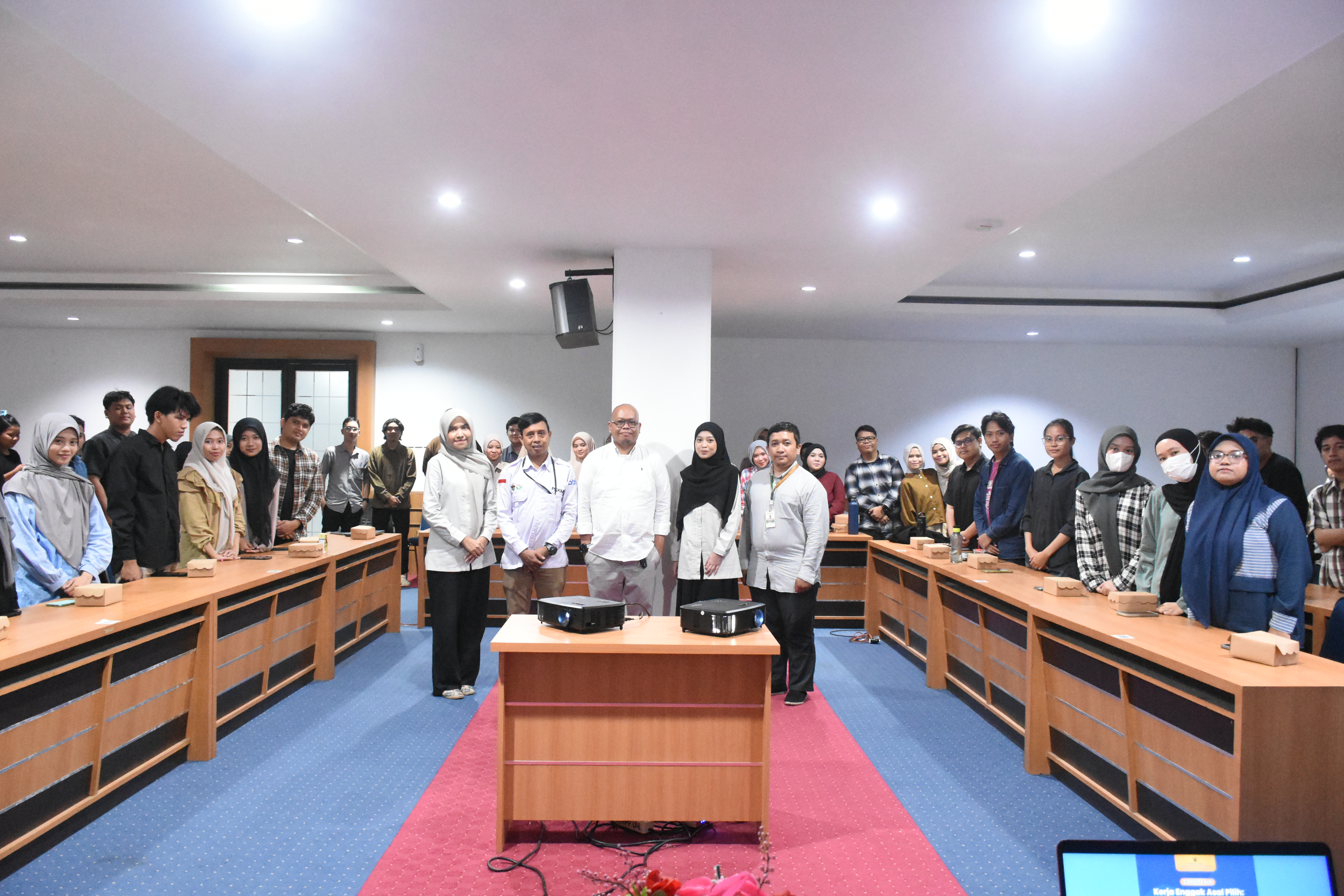 Featured image for “PPBM Kalla Institute Berkolaborasi bersama CDC Unhas Gelar Career Talk Bertema Pengenalan Karier”